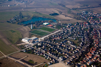 Drohnenbild von Gambsheim im Bundesland Bas-Rhin, Frankreich