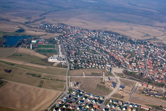Gambsheim im Bundesland Bas-Rhin, Frankreich von einer Drohne aus