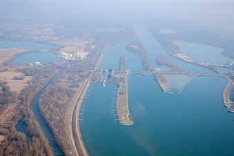 Drohnenaufname von Gambsheim, Schleuse im Bundesland Bas-Rhin, Frankreich