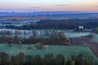 Hardtmühle in der Otterbachniederung im Morgendunst in Kandel im Bundesland Rheinland-Pfalz, Deutschland