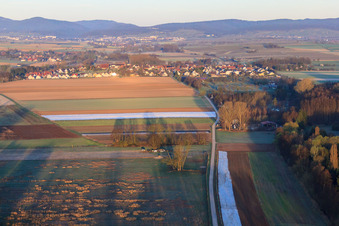 Dorfansicht im Morgenlicht aus Osten in Barbelroth im Bundesland Rheinland-Pfalz, Deutschland