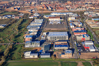 Eberspächer Controls Landau GmbH & Co. KG vor dem Messegelände im Ortsteil Queichheim in Landau in der Pfalz im Bundesland Rheinland-Pfalz, Deutschland