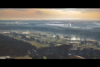 Golfclub Dreihof im Dunst von Nordwesten in Essingen im Bundesland Rheinland-Pfalz, Deutschland