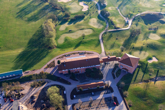 Luftbild von Clubhaus der Golfanlage Landgut Dreihof - GOLF absolute am Morgen in Essingen im Bundesland Rheinland-Pfalz, Deutschland