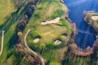 Golfanlage Landgut Dreihof - GOLF absolute am Morgen in Essingen im Bundesland Rheinland-Pfalz, Deutschland von oben