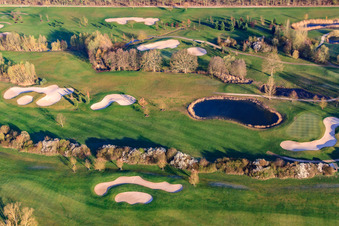 Drohnenaufname von Golfanlage Landgut Dreihof - GOLF absolute am Morgen in Essingen im Bundesland Rheinland-Pfalz, Deutschland