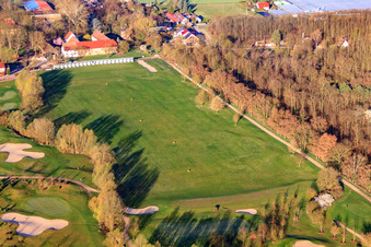 Schrägluftbild von Clubhaus der Golfanlage Landgut Dreihof - GOLF absolute am Morgen in Essingen im Bundesland Rheinland-Pfalz, Deutschland