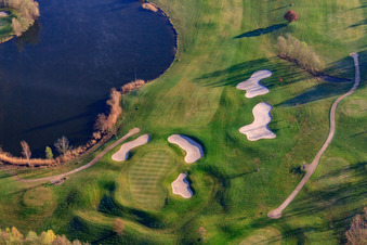 Drohnenaufname von Golfanlage Landgut Dreihof - GOLF absolute am Morgen in Essingen im Bundesland Rheinland-Pfalz, Deutschland