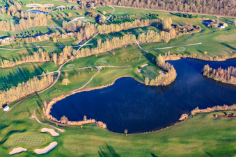 Golfanlage Landgut Dreihof - GOLF absolute am Morgen in Essingen im Bundesland Rheinland-Pfalz, Deutschland von der Drohne aus gesehen
