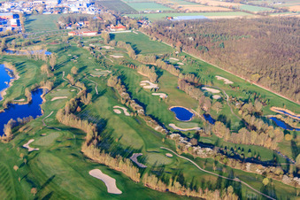 Golfanlage Landgut Dreihof - GOLF absolute am Morgen in Essingen im Bundesland Rheinland-Pfalz, Deutschland von oben