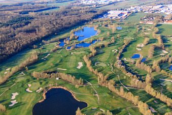 Drohnenaufname von Golfanlage Landgut Dreihof - GOLF absolute am Morgen in Essingen im Bundesland Rheinland-Pfalz, Deutschland