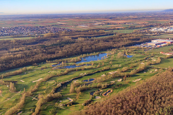 Golfanlage Landgut Dreihof - GOLF absolute am Morgen in Essingen im Bundesland Rheinland-Pfalz, Deutschland aus der Drohnenperspektive