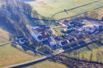 Schrägluftbild von Fuchsmühle in Offenbach an der Queich im Bundesland Rheinland-Pfalz, Deutschland