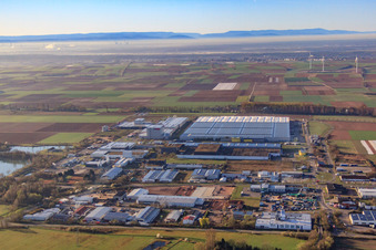 Gewerbegebiet Interpark von Norden mit Progroup Board GmbH und Mercedes-Benz Logistikcenter in Offenbach an der Queich im Bundesland Rheinland-Pfalz, Deutschland