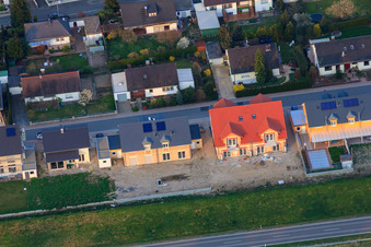 Forstlandalllee in Jockgrim im Bundesland Rheinland-Pfalz, Deutschland aus der Vogelperspektive