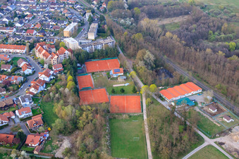 Tennisplatz des TC77 Jockgrim e.V. und Rassegeflügelzuchtverein 1930 Jockgrim e.V im Bundesland Rheinland-Pfalz, Deutschland
