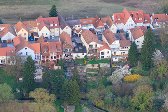 Luftaufnahme von Ludwigstraße von Westen in Jockgrim im Bundesland Rheinland-Pfalz, Deutschland