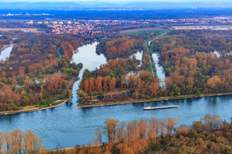 Mündung des Albkanals / Pfinzentlastungskanals in der Rhein bei Leopoldshafen in Eggenstein-Leopoldshafen im Bundesland Baden-Württemberg, Deutschland