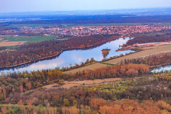 Luftbild von Baggersee Rohrköpfle in Linkenheim-Hochstetten im Bundesland Baden-Württemberg, Deutschland