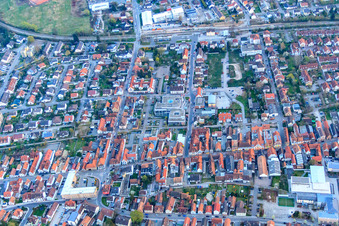 Sparkasse und Verbandsgemeinde Verwaltung in der Gartenstr in Kandel im Bundesland Rheinland-Pfalz, Deutschland
