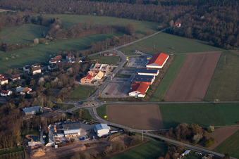 Drohnenaufname von Ortsteil Neulauterburg in Berg im Bundesland Rheinland-Pfalz, Deutschland