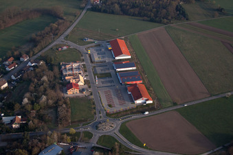 Ortsteil Neulauterburg in Berg im Bundesland Rheinland-Pfalz, Deutschland von einer Drohne aus