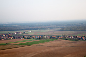 Schleithal im Bundesland Bas-Rhin, Frankreich von einer Drohne aus