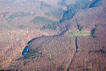 Mattstall im Bundesland Bas-Rhin, Frankreich aus der Drohnenperspektive