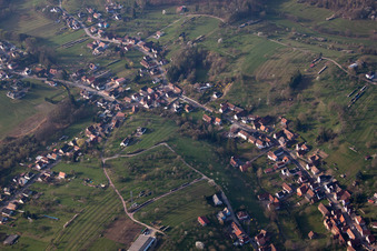 Drohnenaufname von Langensoultzbach im Bundesland Bas-Rhin, Frankreich