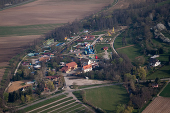 Drohnenbild von Morsbronn-les-Bains im Bundesland Bas-Rhin, Frankreich