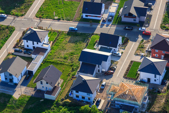 Luftaufnahme von Neubaugebiet Ost (Im Holderbusch) in Minfeld im Bundesland Rheinland-Pfalz, Deutschland