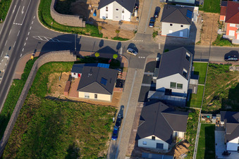 Neubaugebiet Ost (Im Holderbusch) in Minfeld im Bundesland Rheinland-Pfalz, Deutschland aus der Luft betrachtet