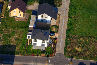 Drohnenbild von Neubaugebiet Ost (Im Holderbusch) in Minfeld im Bundesland Rheinland-Pfalz, Deutschland