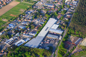 Drohnenaufname von Hubert Eichenlaub Transporte und Spedition GmbH in Herxheim bei Landau im Bundesland Rheinland-Pfalz, Deutschland