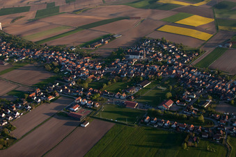 Drohnenaufname von Schleithal im Bundesland Bas-Rhin, Frankreich
