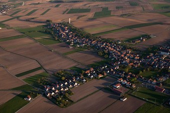 Drohnenbild von Schleithal im Bundesland Bas-Rhin, Frankreich