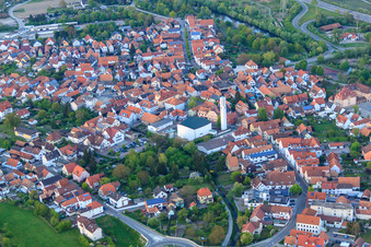 Alt-Wörth mit Luitpoldstraße und   Pfarrkirche St. Ägidius in Wörth am Rhein im Bundesland Rheinland-Pfalz, Deutschland
