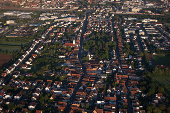 Drohnenaufname von Ortsteil Queichheim in Landau in der Pfalz im Bundesland Rheinland-Pfalz, Deutschland