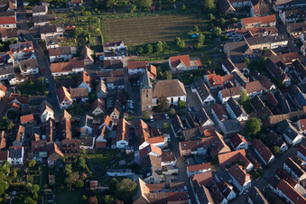 Drohnenaufname von Ortsteil Lachen in Neustadt an der Weinstraße im Bundesland Rheinland-Pfalz, Deutschland