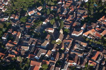 St. Laurentius im Ortsteil Gimmeldingen in Neustadt an der Weinstraße im Bundesland Rheinland-Pfalz, Deutschland
