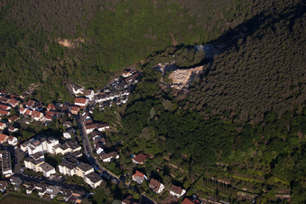 Steinbruch zum Abbau und zur Gewinnung von Leonhard Hanbuch & Söhne GmbH & Co. KG im Ortsteil Haardt in Neustadt an der Weinstraße im Bundesland Rheinland-Pfalz, Deutschland