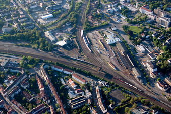 Gleisdreieck in Neustadt an der Weinstraße im Bundesland Rheinland-Pfalz, Deutschland von oben