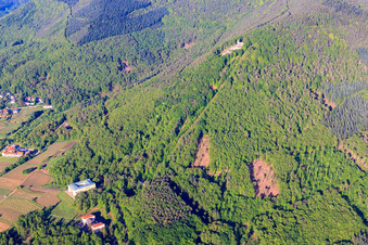 Burgruine Rietburg und Rietburgbahn in Rhodt unter Rietburg im Bundesland Rheinland-Pfalz, Deutschland