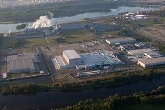 Luftaufnahme von Wörth am Rhein, Industriegebiet Oberwald im Bundesland Rheinland-Pfalz, Deutschland