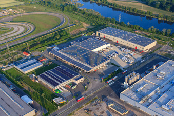 Hallen der NUSS-Unternehmensgruppe in Wörth am Rhein im Bundesland Rheinland-Pfalz, Deutschland