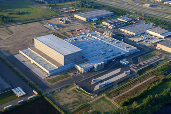 Baustelle der Pfälzer Erfrischungsgetränke GmbH in Wörth am Rhein im Bundesland Rheinland-Pfalz, Deutschland vom Flugzeug aus