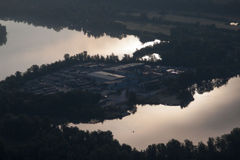 Schrägluftbild von Ortsteil Eggenstein in Eggenstein-Leopoldshafen im Bundesland Baden-Württemberg, Deutschland