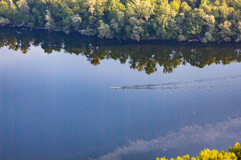 Paddler auf dem Saalbachkanal im Ortsteil Rheinsheim in Philippsburg im Bundesland Baden-Württemberg, Deutschland