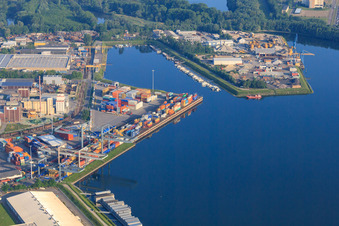 Süduferstraße am Germensheimer Hafen in Germersheim im Bundesland Rheinland-Pfalz, Deutschland