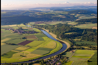 Verlauf der Weser zwischen Forst und Heinsen im Bundesland Niedersachsen, Deutschland